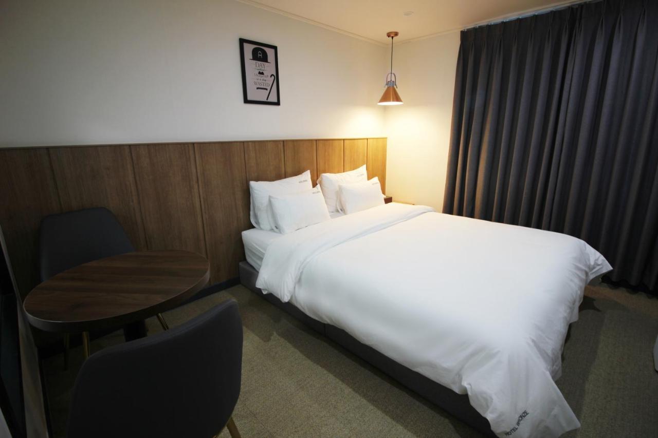 Bronze Hotel Changwon Exterior foto