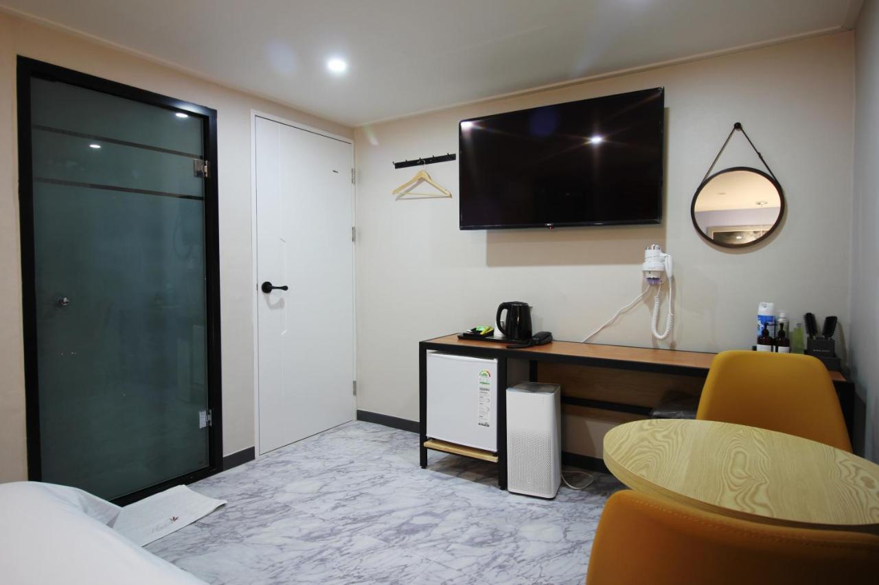 Bronze Hotel Changwon Exterior foto