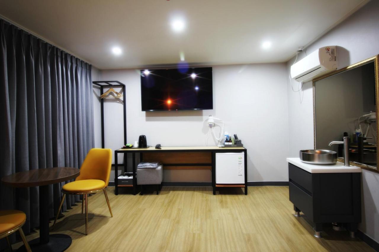 Bronze Hotel Changwon Exterior foto